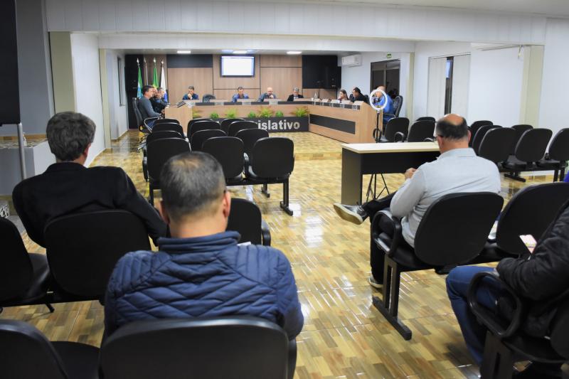 Vereadores aprovam em 1ª discussão projeto que altera a carga horária de enfermeiro auditor 20h